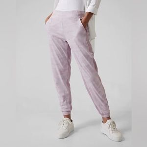 Athleta Brooklyn Lined Camo Lux Joggers in Shasta Purple
